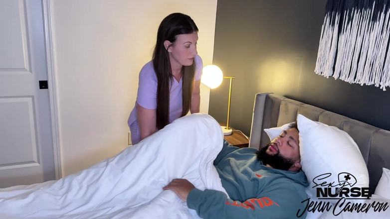 Sexy Nurse Jenn: Ryk - Czy usłyszysz lwa