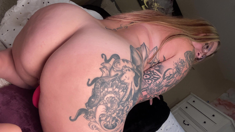 ChandlerKnight: Big Bouncing Ass Squirt