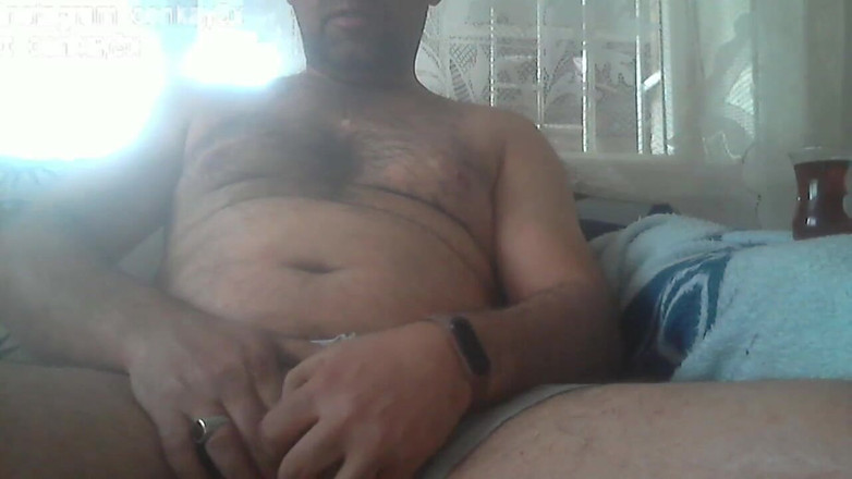 CenkAy: Turkse meester speelt met zijn grote lul en komt klaar...