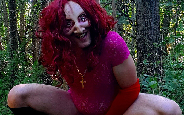Demon Bitch: Wanita sange ini pengen banget dientot habis-habisan di hutan