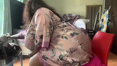 Legendary Booty Overdose: SSBBW tettona gioca con il vibratore e si spoglia