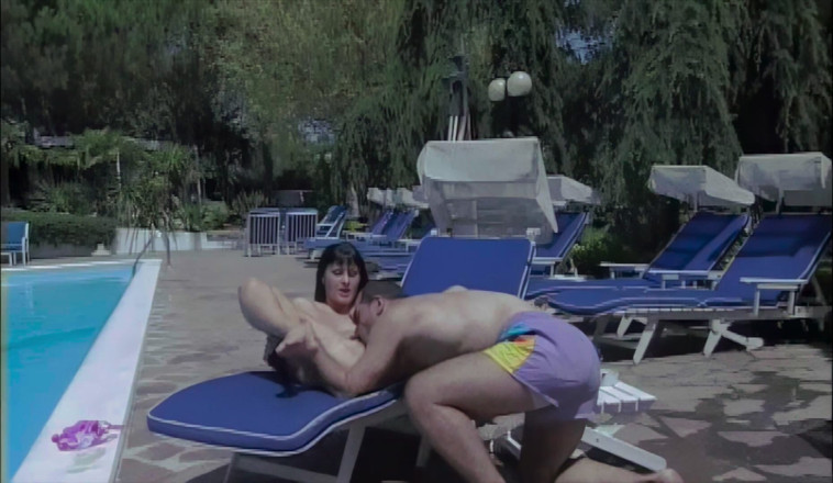 Inhonorof porn: Karma Inculata Sul Lettino Della Piscina
