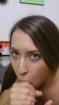 Kimber Lee daje obrzeża i połykanie spermy blow job !!