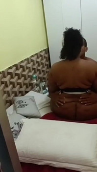 Ma voisine couche avec un inconnu
