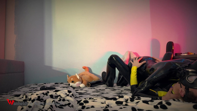 Wanheldvig: Latex Drone Session Gas Mask, Socks Fetish &amp; Passionate Switch Play