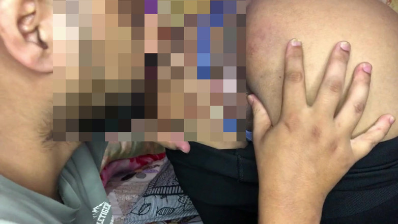 Lustybaby605: Culona latina en pantalones ajustados obtiene algo de acción