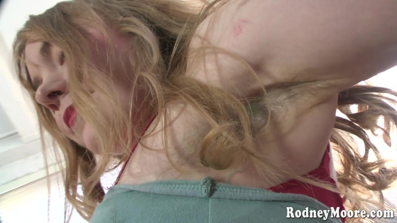 Horny Hairy Girls: Vintage ragazza bella pelosa con enorme cespuglio e sentiero felice