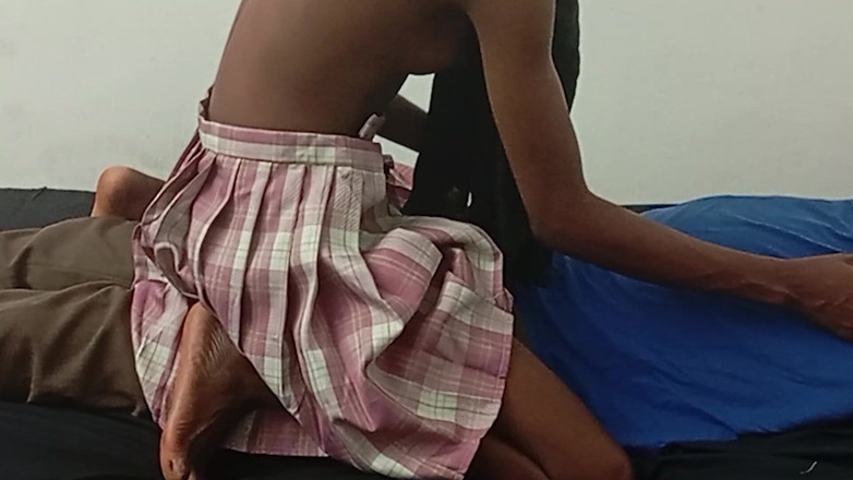 Petite Erotic Africa: Efter lektioner mager ebenholts tonåring knullar på min säng
