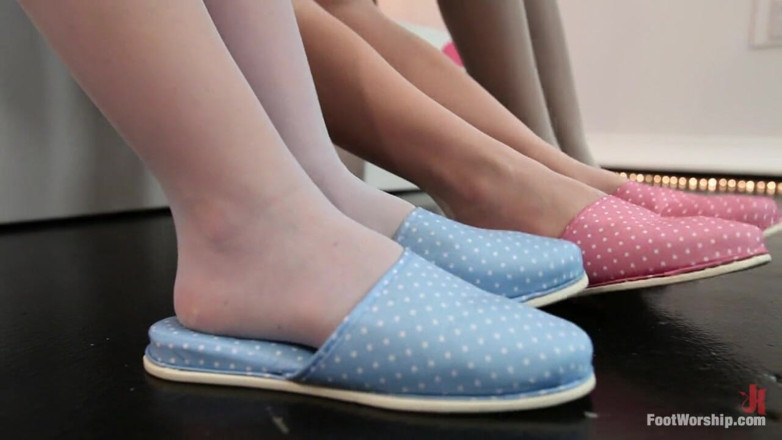 Foot Worship by Kink: Kirsten and the Footsie Kats