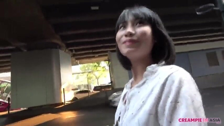 Creampie In Asia: Dia mempunyai lengkung, tetek besar dan punggung yang cantik, seks...