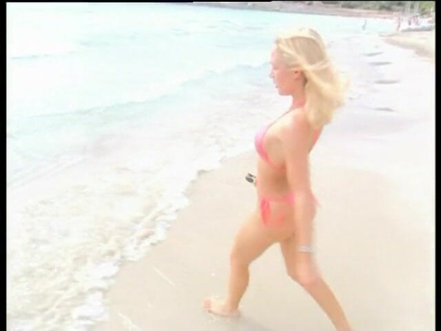 Lucky Cooch: A few blonde babes are having fun at the beach
