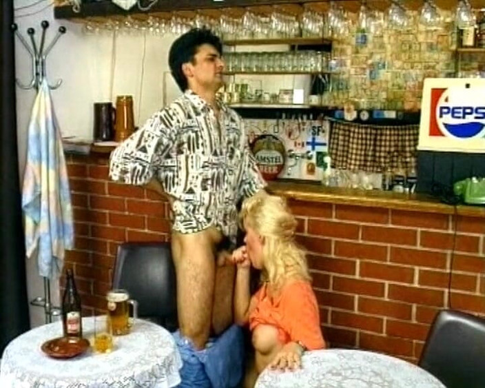 Deutsche Frauen: Blonde deutsche kellnerin in ihrer bar gefickt