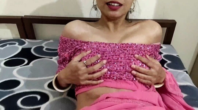 Saarabhabhi6: Lần đầu tiên anh rể Ấn Độ đụ đít và âm hộ của Sara