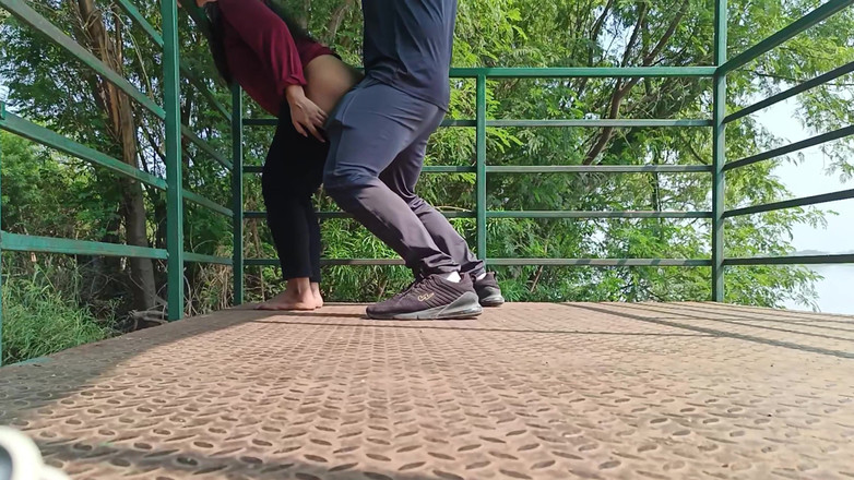 Mommy wants sex: Moje přítelkyně chce riskantní venkovní sex