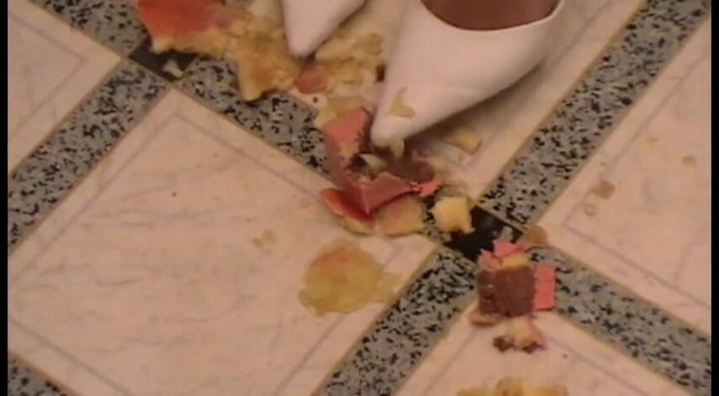Femdom Austria: Crushing food