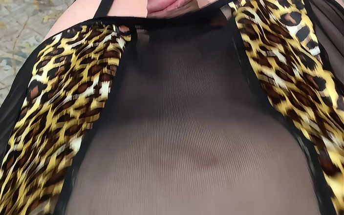 cd_aysemmm: ガーターを着てパンティーなしで歩き回りました