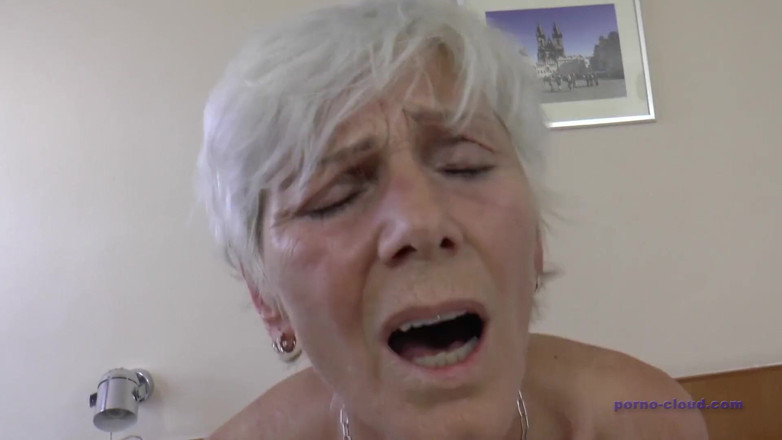 Porno Cloud: Granny hotel hostess
