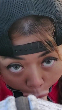 Blowjob Ahegao di luar