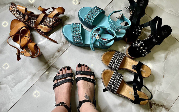 Julia domaina: Sandales, vidéo fétiche, pieds avec de longs orteils et ongles...