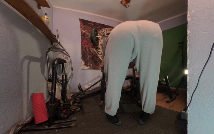 Jack Spanish VR: 8K VR180 - Ritual hemma gym - Nakna djupa knäböj &amp; Ansiktsit POV
