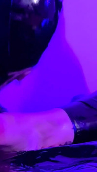 Gimp Cleans Sweaty Feet