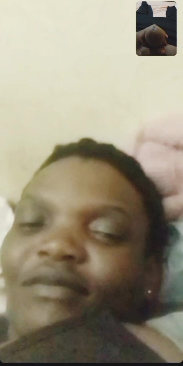 Me and my new slut: Awek eboni miang melancap dalam panggilan video dengan lelaki zakar...
