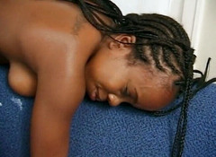 Freaks on Cocks: Ebony trpaslík má gangbang na castingu