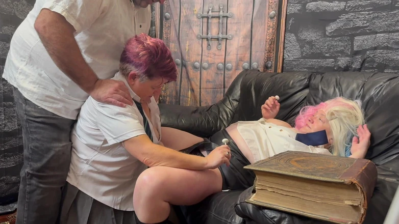 Aaexperiencesltd: Директор школы и его шаловливые студентки