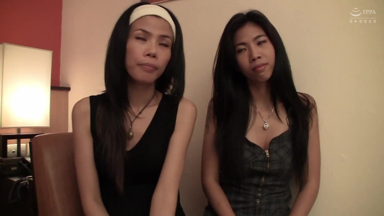 Raptor Inc: Als wir allein waren, lächelte dieses thailändische Mädchen und der...