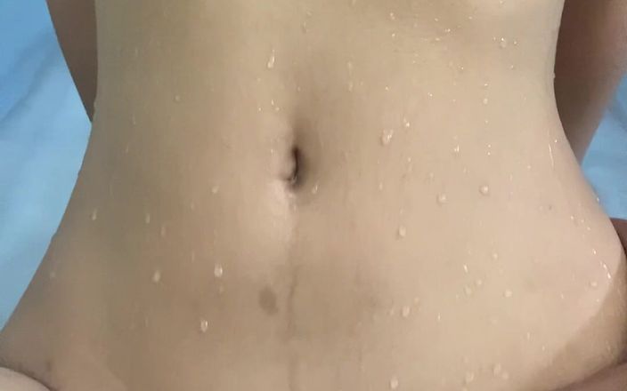 Riya mickey: Söt flicka vill bli våt