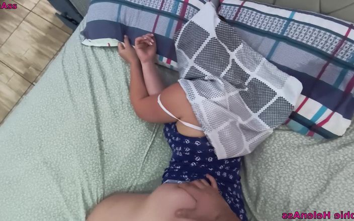 Sophie HelenAss: Sdílení postele s prsatou a sexy nevlastní matou terapeutkou Plním...