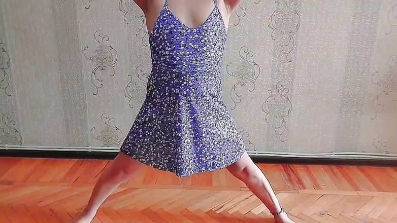 Kitty_Cross: Горячее платье, большая задница попка ледибой кроссдрессера сисси соло шмеля транс-модель большая жопа, симпатичные ноги блондинки