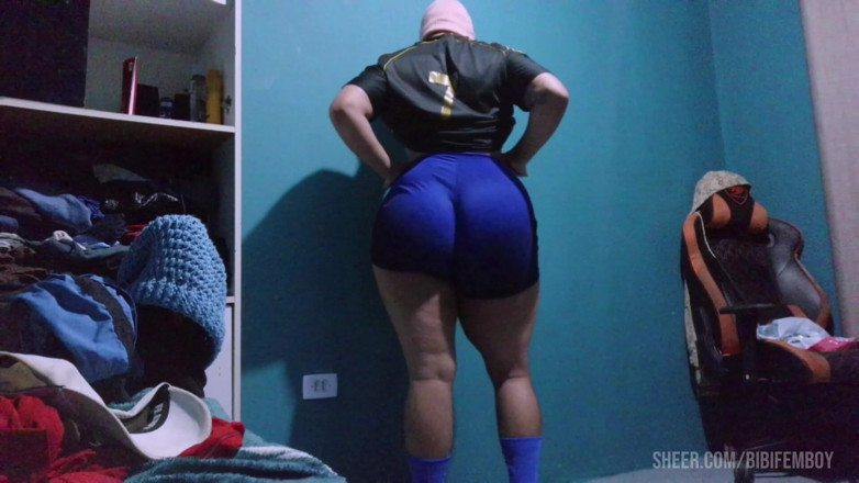 Sissy sapeca studio: A Curvy Tranny with a Big Ass and a Feminine...