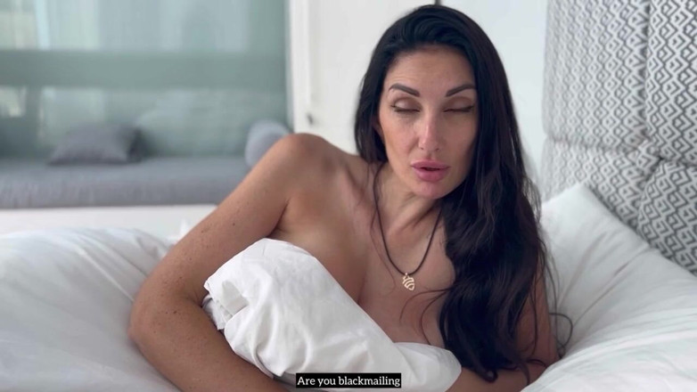 SaintVirginPro: สาวแม่เลี้ยงยั่วลูกชายเลี้ยงด้วยชุดเซ็กซี่ของเธอ