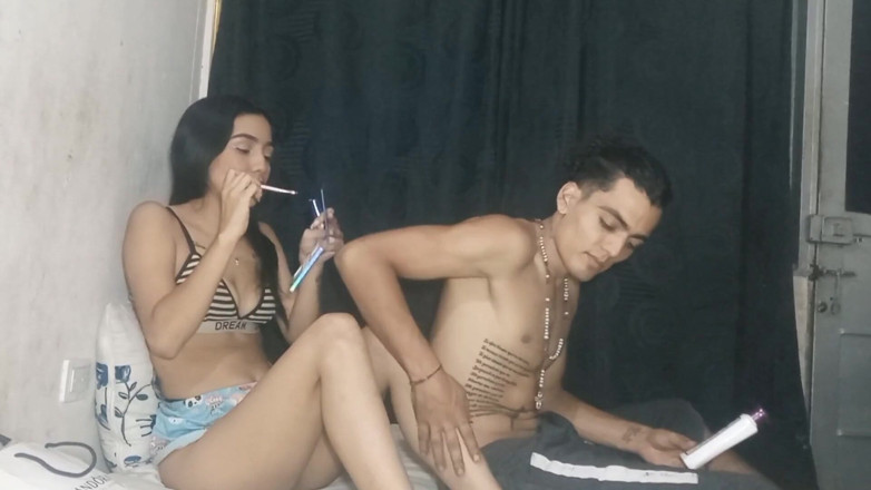 gledyxxx: Hola hermanastra, ¿puedes darme un masaje y luego follar tu coño...