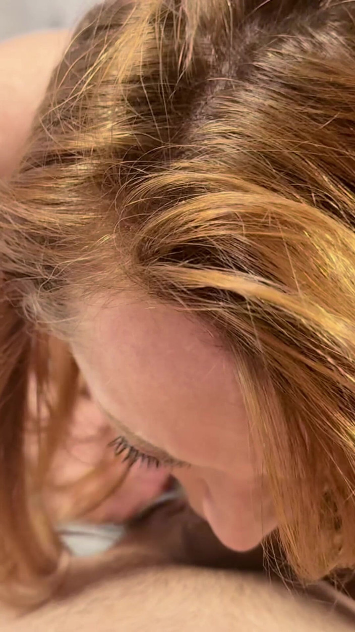 Lily kink: POV: Acordando Com Uma Boa Cara De Garganta Fodendo E...