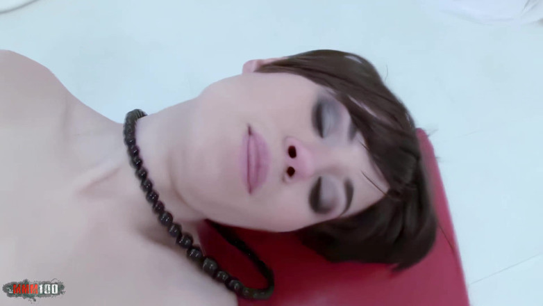 Porn-World: Geizer: Remaja Rusia kecil molek dapat batang besar dan dildo...