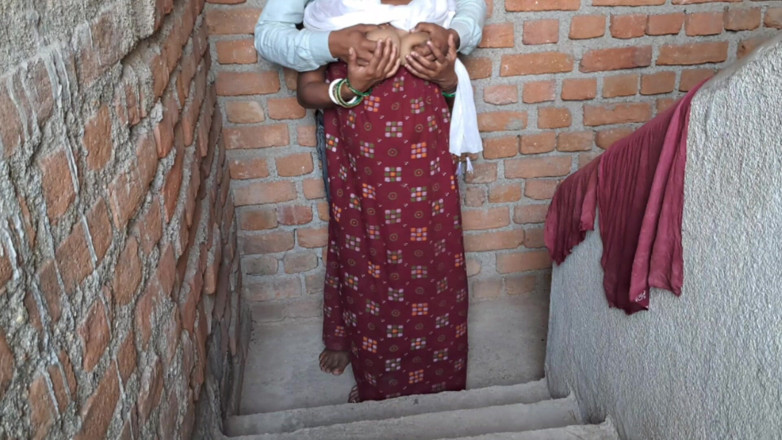 Trilokinath: Village Gorąca Bhabhi