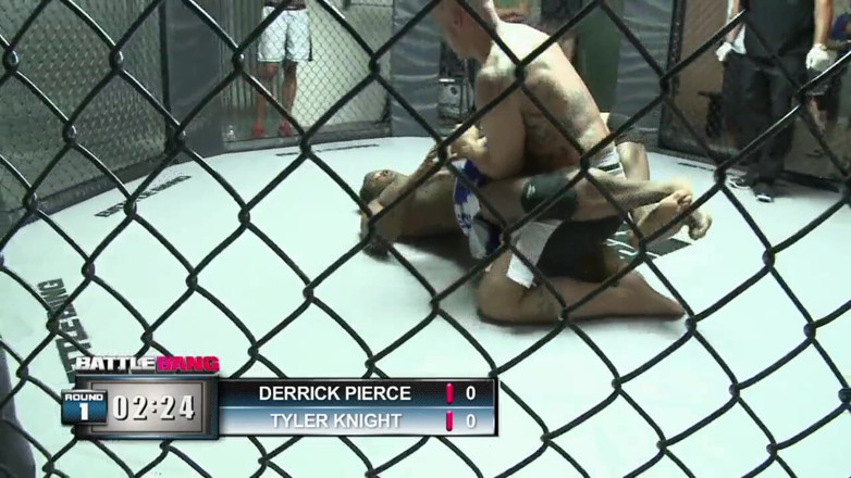 Wonderfull Bigboobs: Derrick Pierce folla su gran culo natural en múltiples posiciones