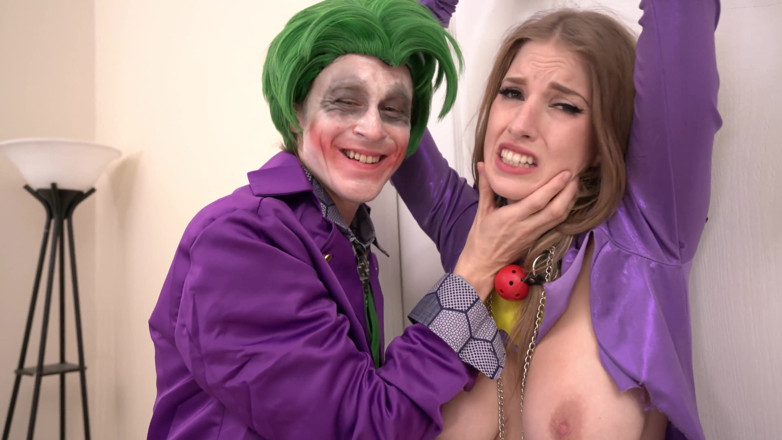 Conor Coxxx: Batgirl di tangan Joker dengan Octavia Red
