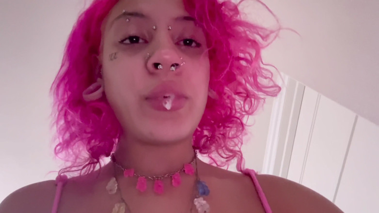 Nali Marie: Drooling Public Flashing &amp; Spitting All Over This Random Hallway