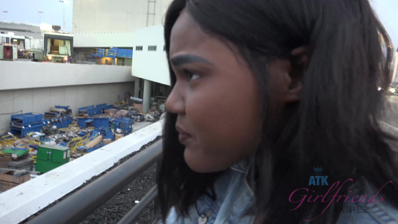ATK Fans (Girlfriends): Férias virtual em Barcelona com choco quente Yara Skye 1/3