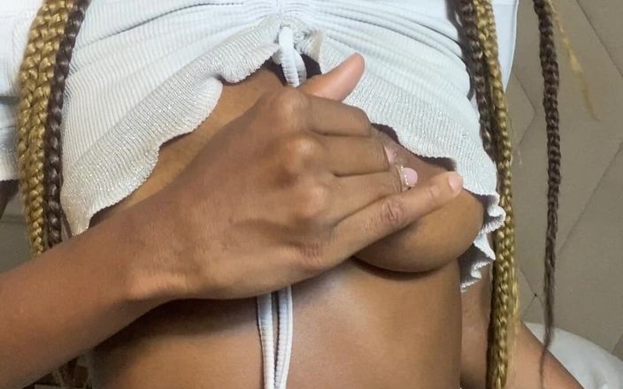 adaraSmiith: Meus peitos querem sair para se divertir