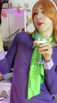Puv Daphne Cosplay Burping Contest with Scooby