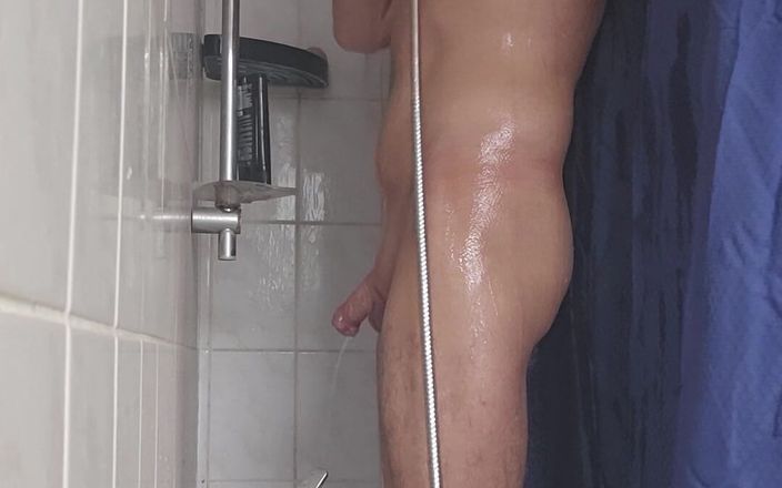 Chris_snoopy_91: 男人去淋浴手淫和