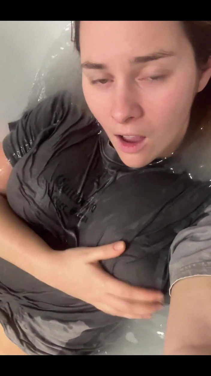 Fox Flame: Hiç tamamen giyinik bir küvete girdin mi?