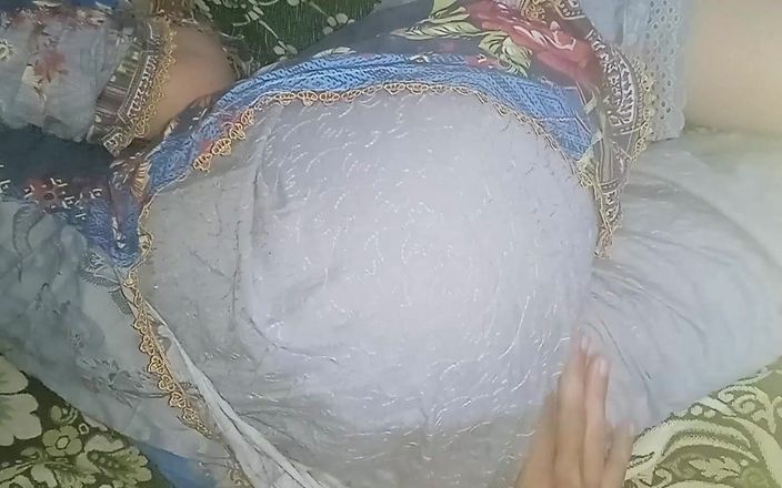 SuperIndian456: Une femme au foyer desi se fait baiser dans une...