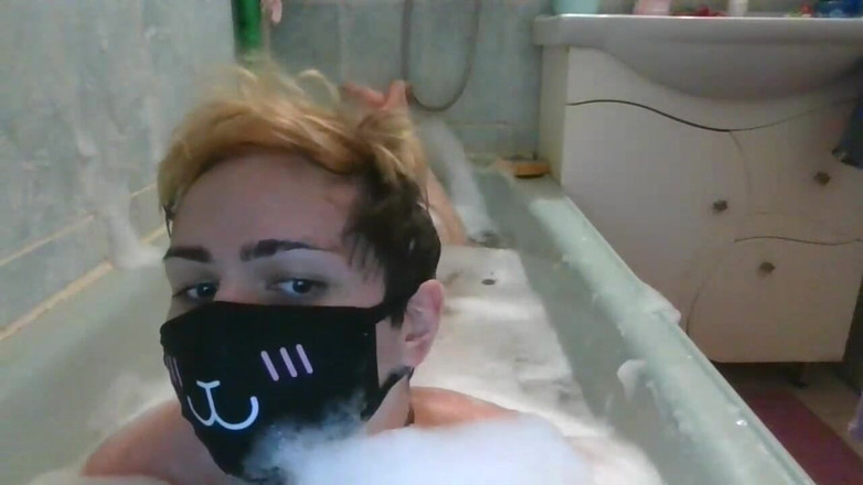 Dirty Parrot: Femboy menyukainya