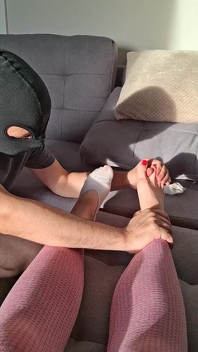 Sub Masse Mes Pieds - D’abord En Chaussettes, Puis Pieds Nus. Adoration Et Massage Des Pieds