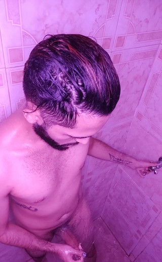 Camilo Brown: Desideri fare la doccia con me?